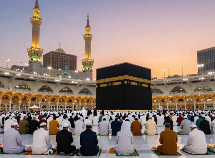 Experience unmissable umroh full ramadhan with stunning visuals of pilgrims at Masjidil Haram enjoying their spiritual journey.